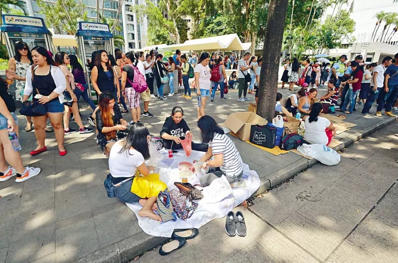 對於香港ESG發展,她認為現存在廢氣排放加劇高溫的問題,且作為亞洲最發達的地區之一,菲傭待遇等問題亦值得被重視。 對於香港ESG發展,她認為現存在廢氣排放加劇高溫的問題,且作為亞洲最發達的地區之一,菲傭待遇等問題亦值得被重視。