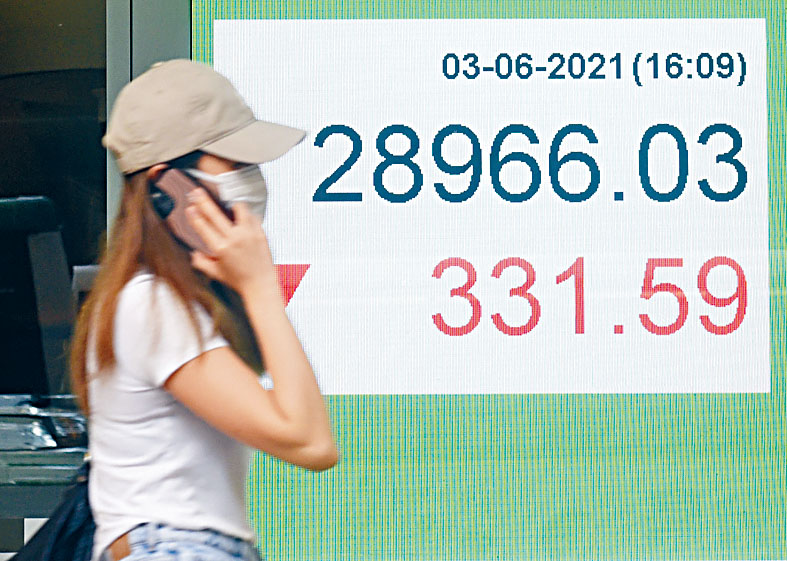 恒指以近全日低位28966點收市，跌331點。