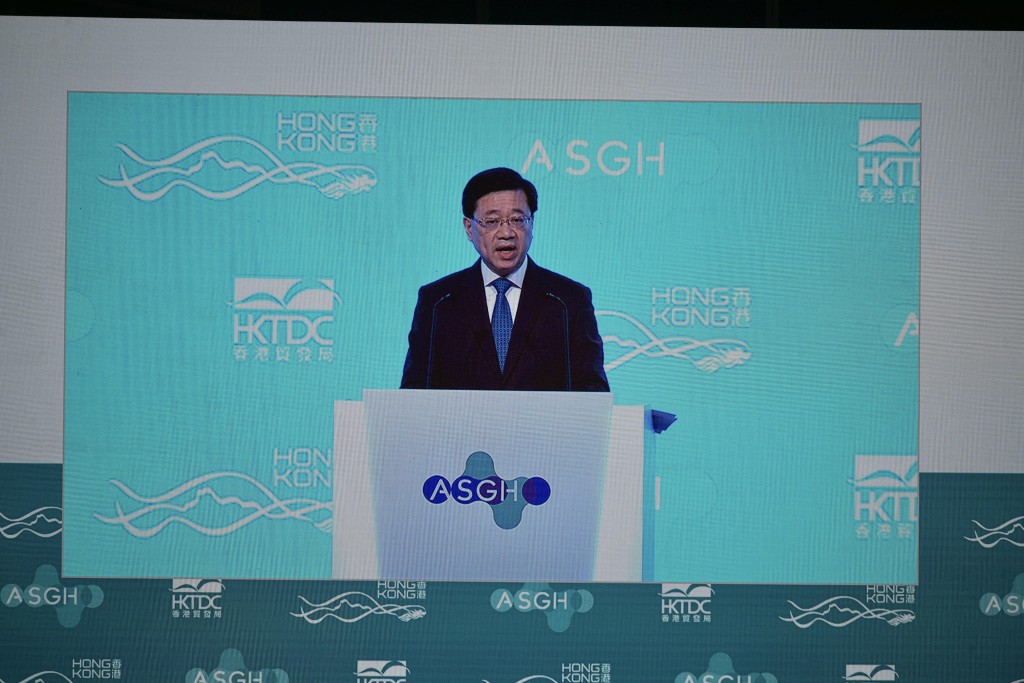 李家超指提到未來香港推動公共健康創新的幾個方向，包括會重點發展生命科技。
