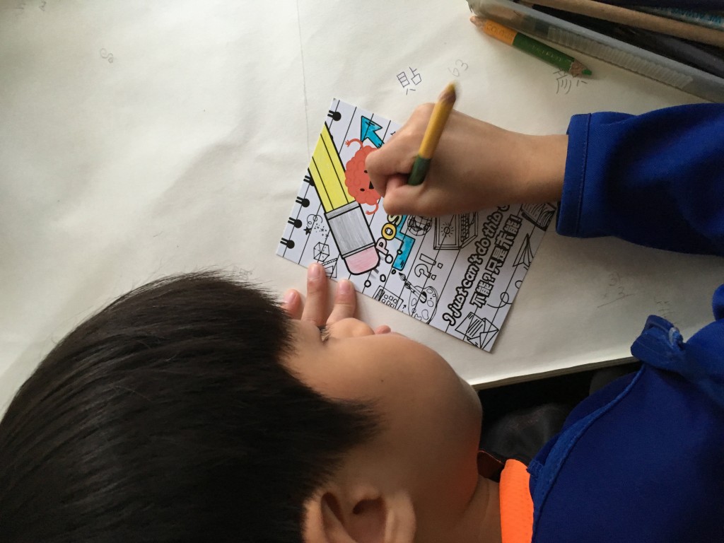 Jasmine的幼子在初小時，製作 成長思維填色卡，鼓勵他多角度 思考個人能力。（受訪者提供）