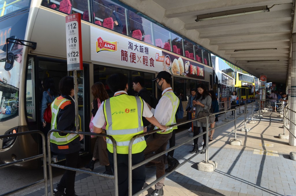 九巴車長疑紅隧口埋站與城巴職員爭執,期間一度有人駛走巴士。資料圖片