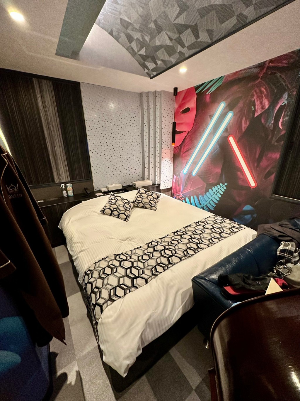 日本樂手分享租時鐘酒店作練琴之用。X@ex_yoko