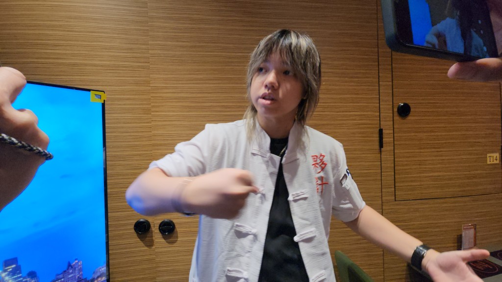 餐廳職員賴先生講述經過。 餐廳職員賴先生講述經過。