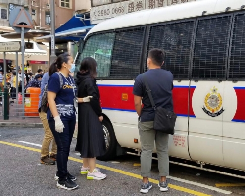 警方今午於深水埗搗破一無牌按摩院。警方圖片