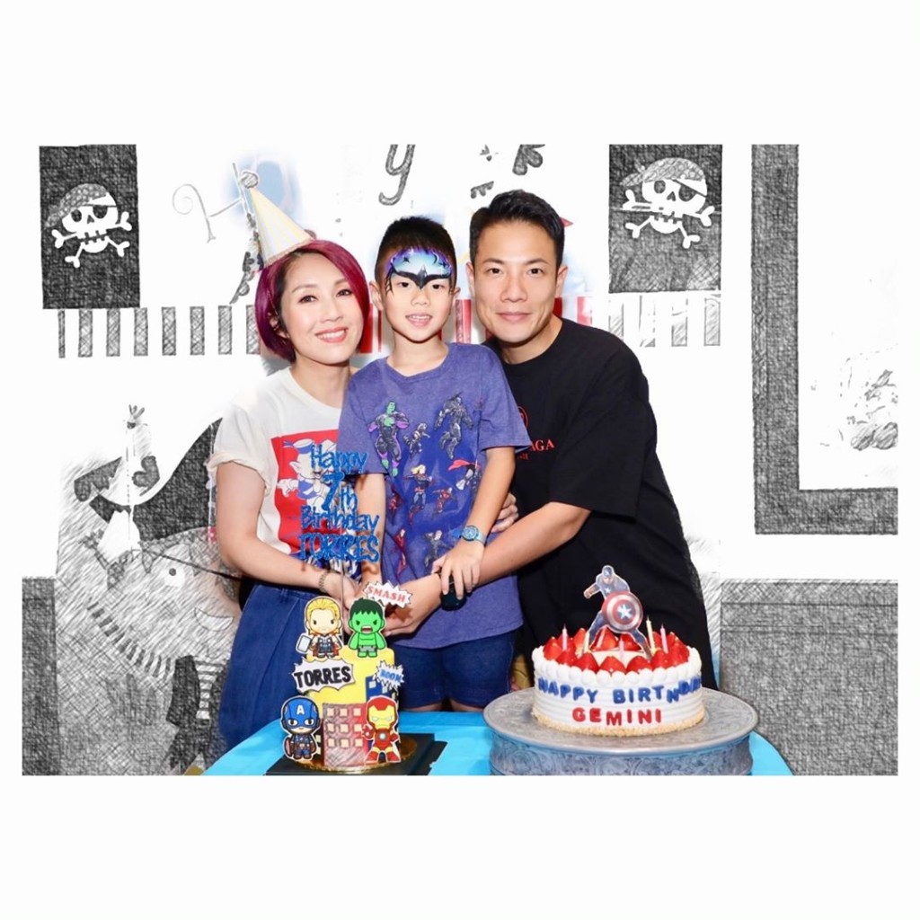 Torres去年與父母慶祝生日。