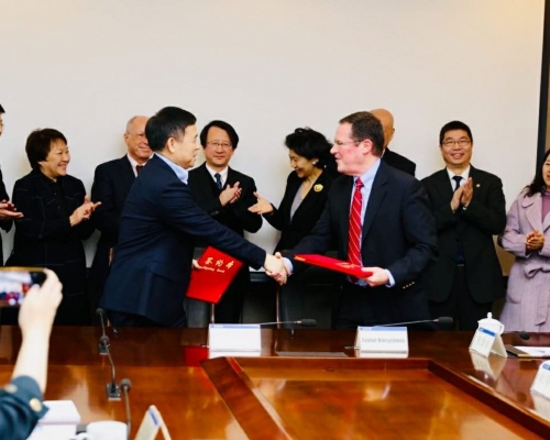 美國生物科技公司 Evolve Biosystems 與浙江大學簽定合作備忘錄。李嘉誠基金會圖片