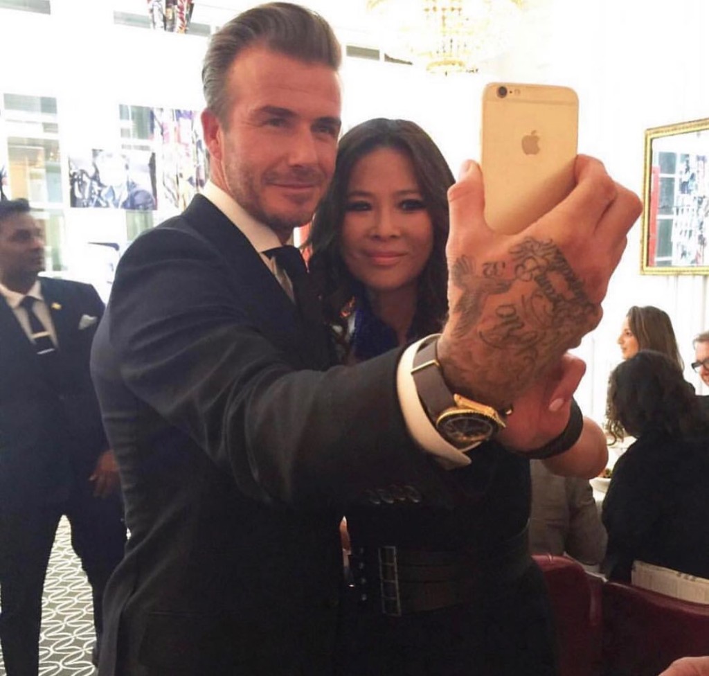 榮文蔚曾與碧咸(David Beckham)合照。 榮文蔚曾與碧咸(David Beckham)合照。