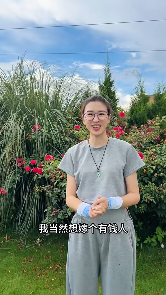 陳思齊再拍片談及對婚姻的想法,竟發表「拜金宣言」。 陳思齊再拍片談及對婚姻的想法,竟發表「拜金宣言」。