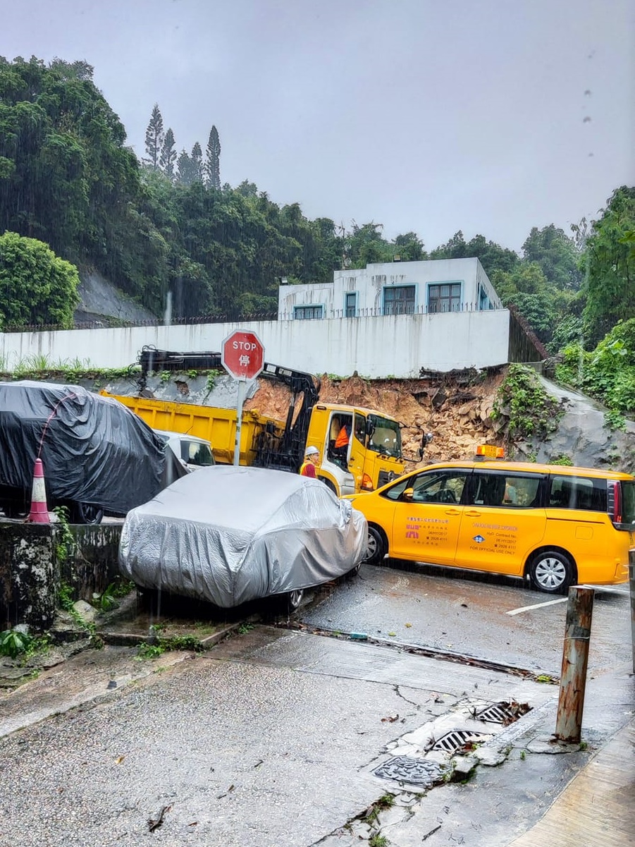 西貢出現多處塌山泥。fb：將軍澳主場