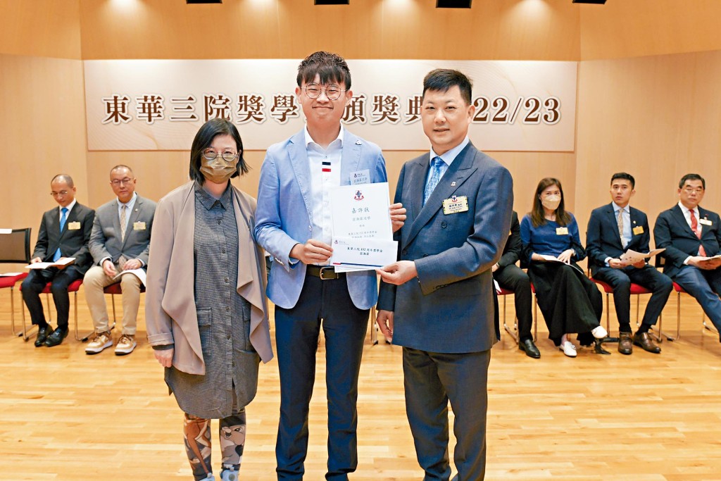 ▲翁灝霖同學獲「東華三院152周年獎學金」。