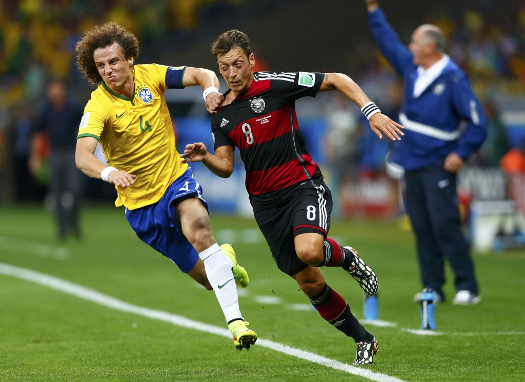 奧斯爾(右)於2014世界盃4強對巴西表現出色。資料圖片