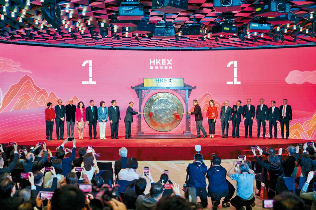 港股馬年開市跌逾200點，後市需等待明天內地復市北水回歸。