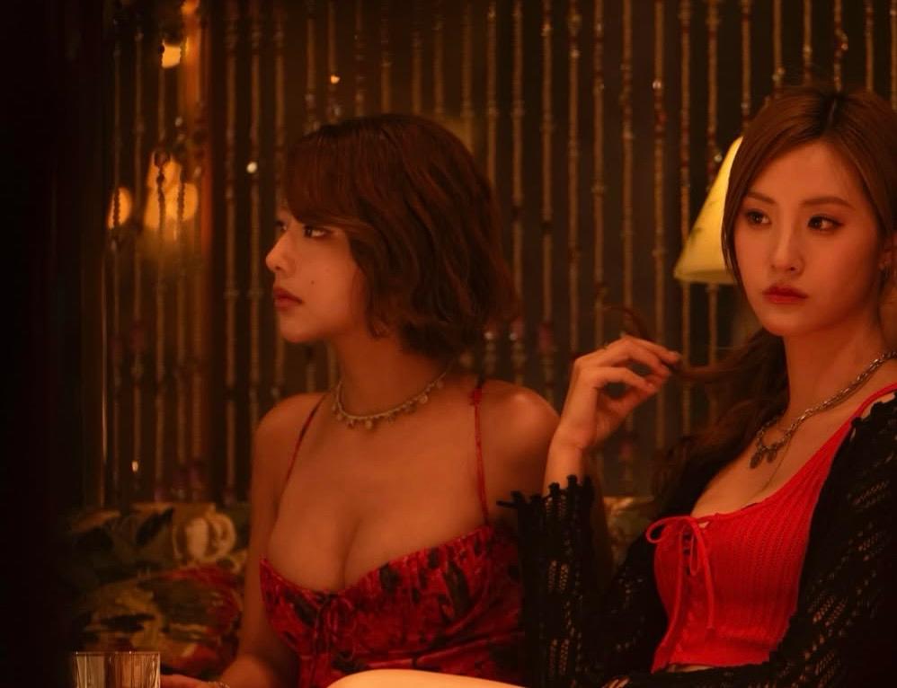 Baby梓衣著大胆,呼之欲出。 Baby梓衣著大胆,呼之欲出。