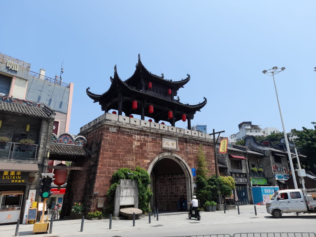 网民近来在各个不同群组，均有介绍深圳甘坑古镇之旅。