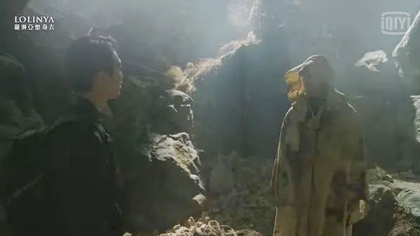 兇手上山毁滅罪證。 兇手上山毁滅罪證。