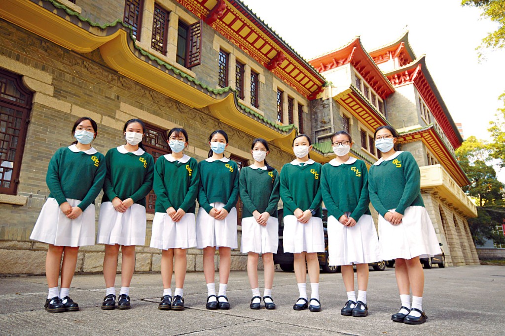 德望學校中樂團及管弦樂團的部分學生，上月與幾名神職人員進行排練及拍攝。