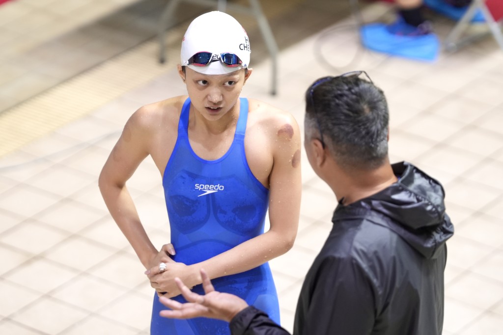  张心悦周六在200米背泳以2分17秒50夺冠。 刘骏轩摄