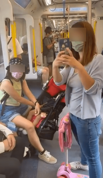 當時兩名女子在港鐵東鐵線列車車廂內，批評在場的乘客未有向小童讓座