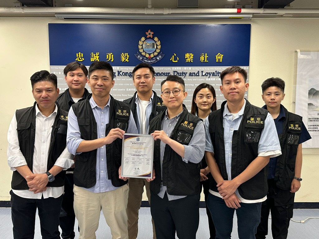 小隊人員憑藉在案件調查和團隊協作表現出色，獲頒「總區最佳刑事調查隊」獎狀。