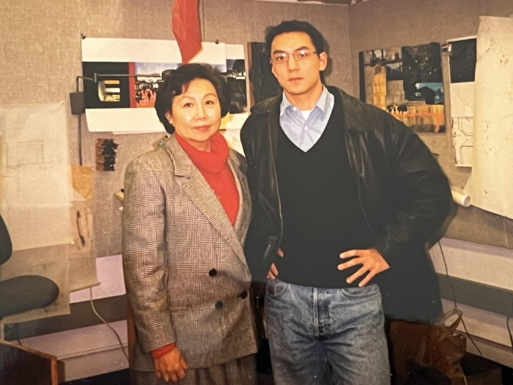 吳彥祖在母親節又上載與媽媽的合照。