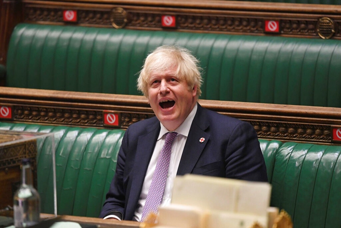 英國首相約翰遜鬥不過民粹議員，轉軚調查中資收購案。AP
