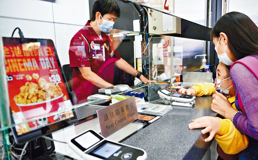 「全港戲院日」隆重登場，到戲院觀賞一齣好戲成為家長與子女的假日活動。