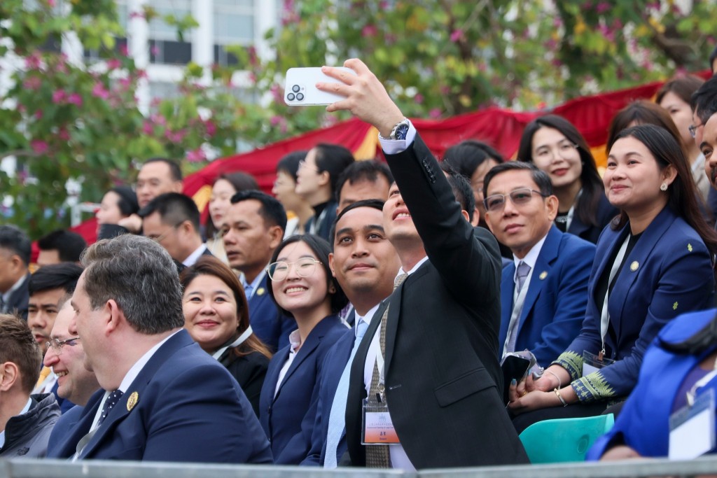 来自世界各地和内地的百多位法律师界领袖出席2024年香港法律年度开启典礼。香港律师会facebook图片