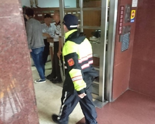 警方到案發現場調查。