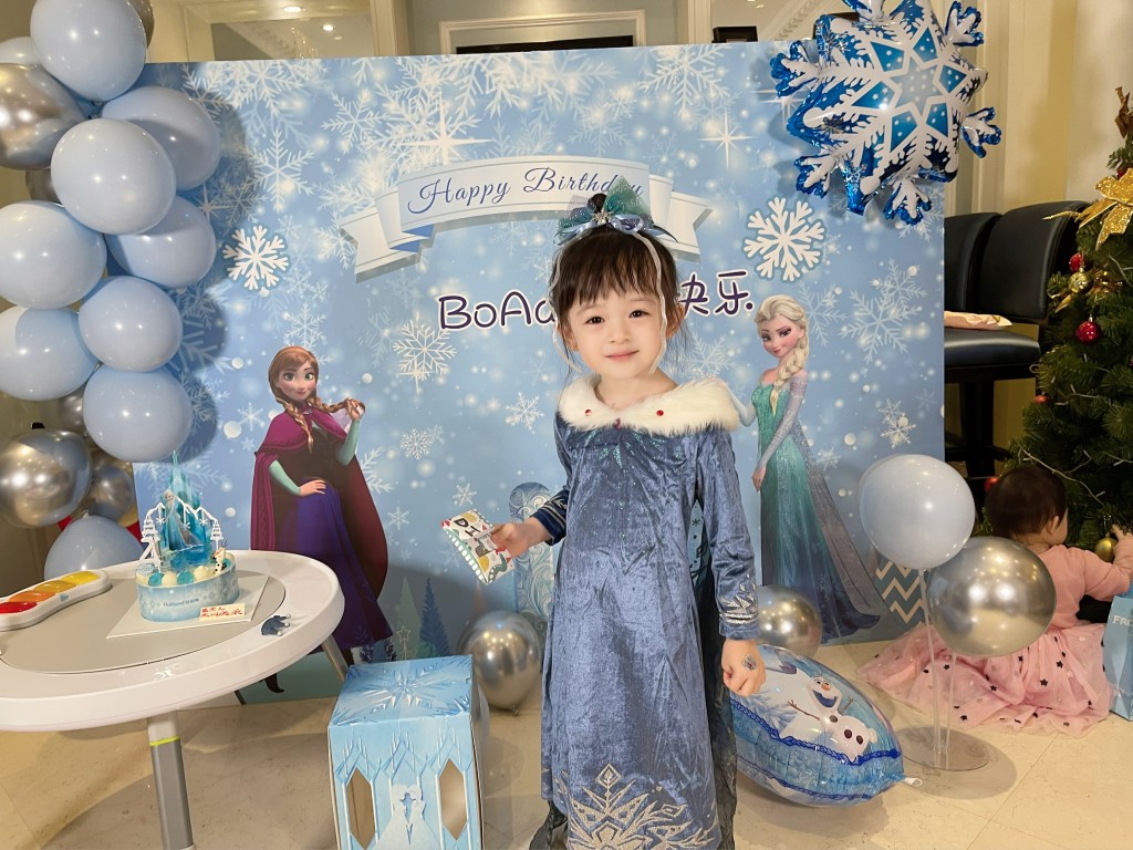 扮Elsa。