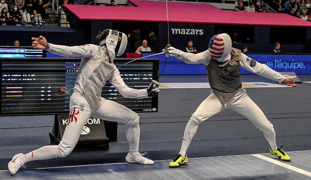 張家朗（左）四強不敵最終奪冠的美國劍手陳海翔，仍然收獲銅牌。國際劍聯Facebook圖片