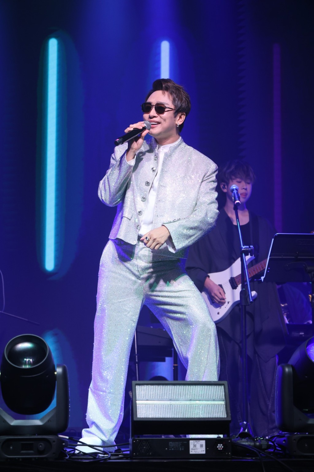 Rax以其首支單曲《我就是舞台》揭開序幕。 Rax以其首支單曲《我就是舞台》揭開序幕。