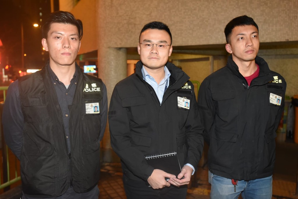 深水埗警區刑事總督察文智陽（中）