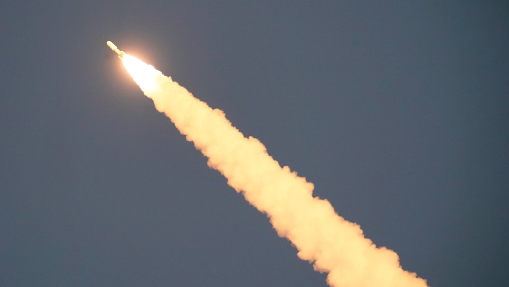 联合发射联盟ATLAS V火箭从卡纳维拉角太空军基地携带秘密航天仪器到太空。 美联社