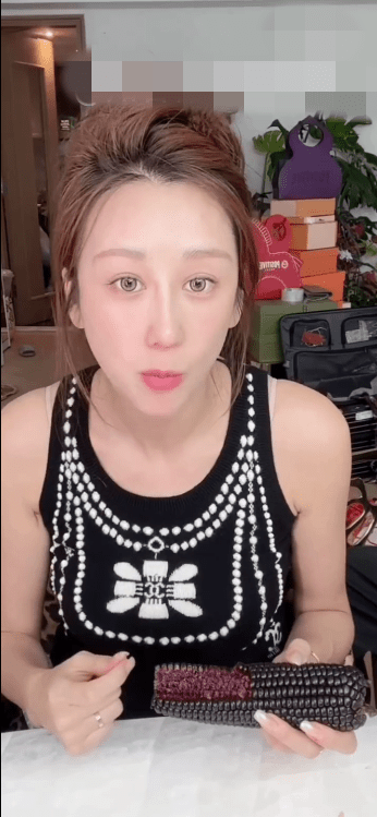 蔣麗莎坦言因長期失眠及工作壓力巨大，非常擔心自己會突然猝死，神情流露疲態。