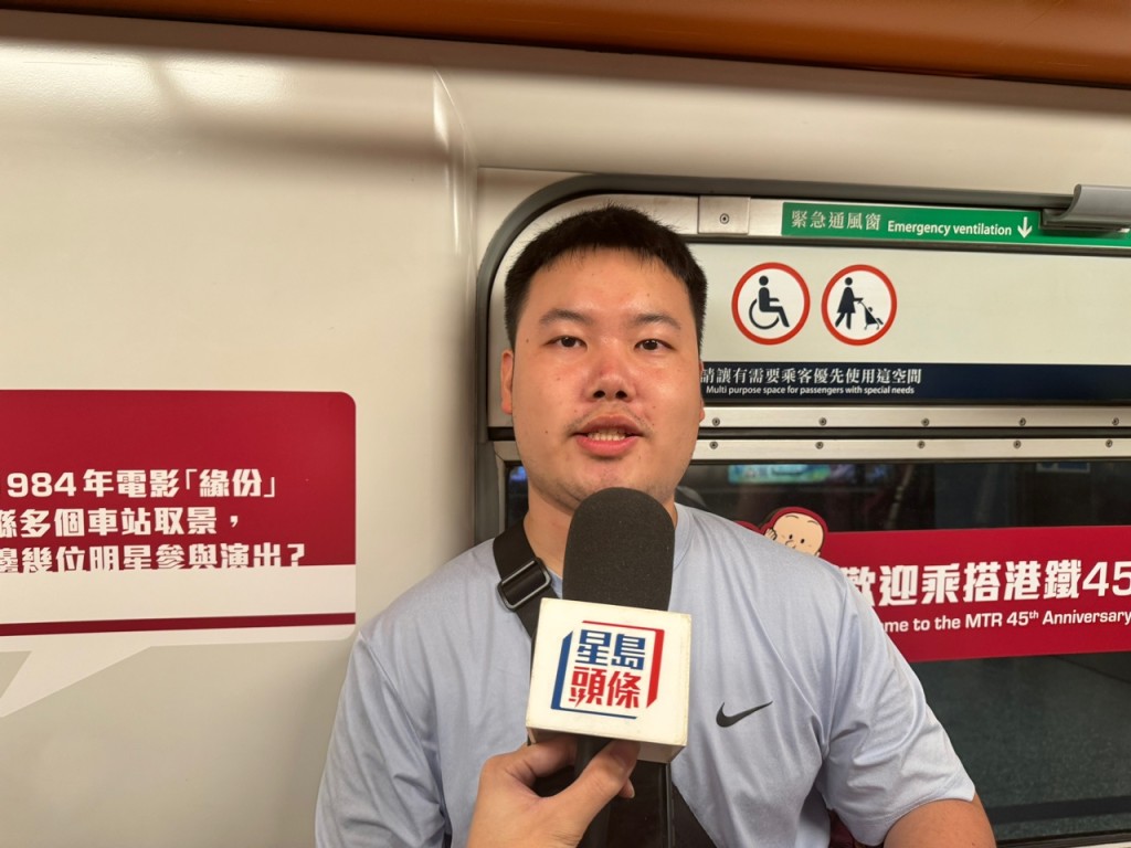 早上从深圳来港参观「白头车」的胡先生。方咏思摄