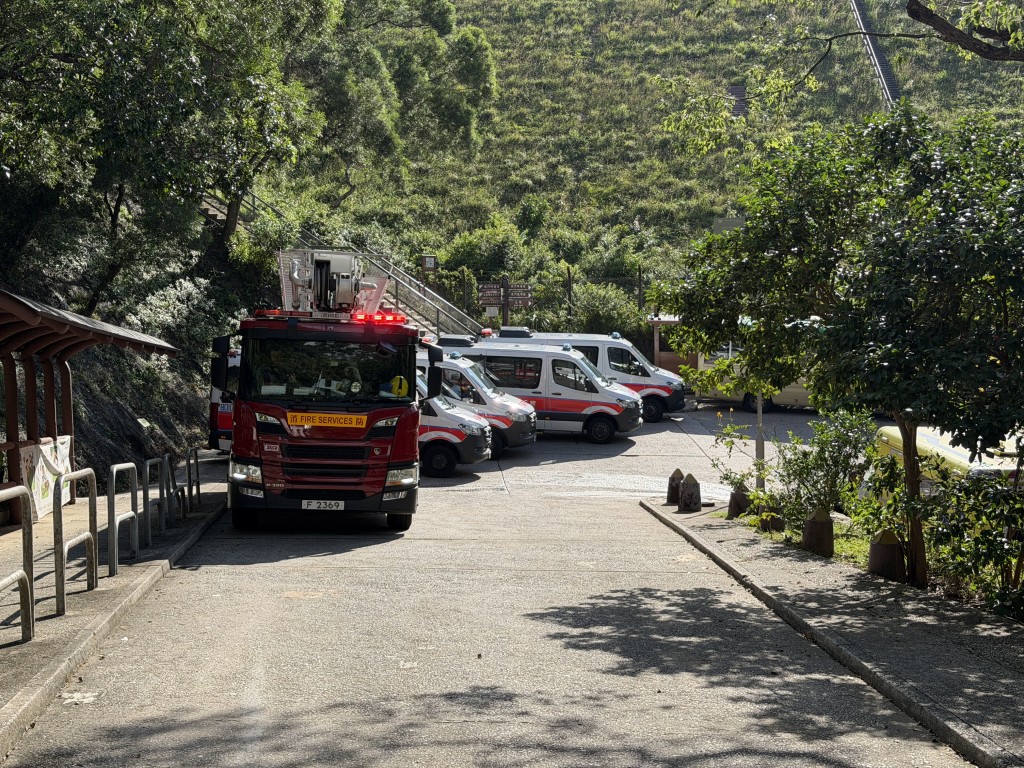 多輛救援車輛到場。