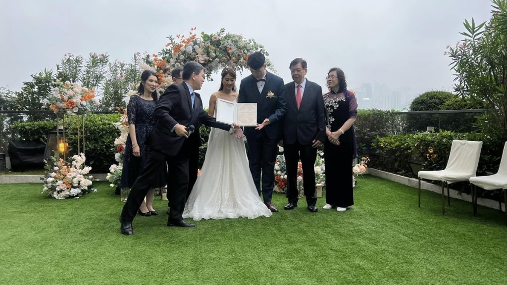 香港籃球隊成員蔡龍德日前舉辦婚宴。