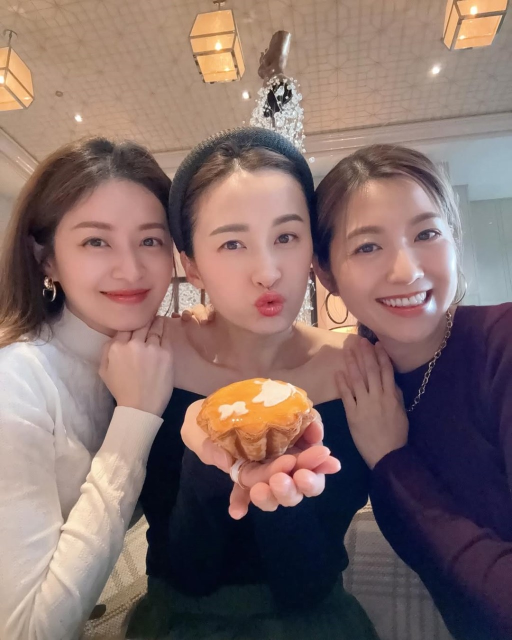 陳自瑤和徐淑敏、沈卓盈三名最索人妻,越來越似樣。 陳自瑤和徐淑敏、沈卓盈三名最索人妻,越來越似樣。