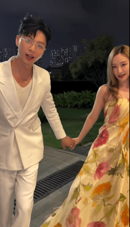 李爾晨曾與性感女神陳瀅拍片。