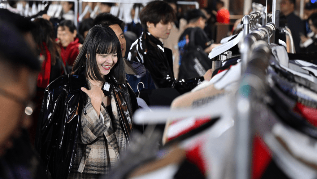 中國上月零售銷售升2.9%勝預期 首10月城鎮固投跌1.7%