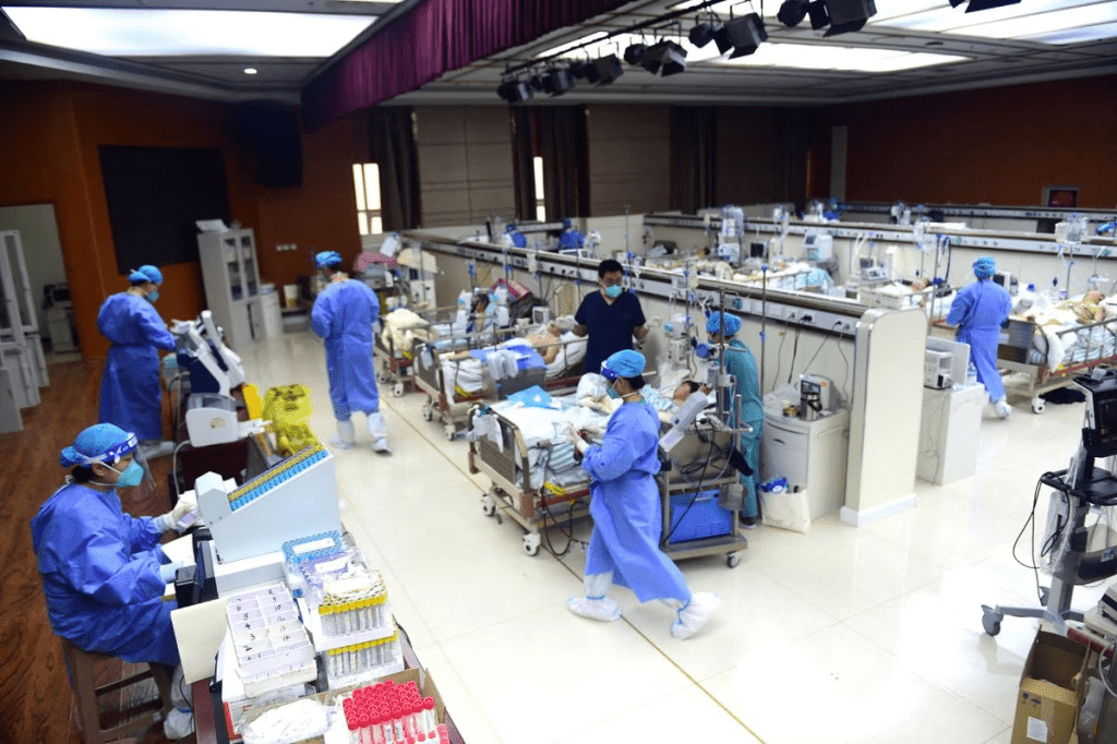 中国过去一周新冠病患住院人数，创下爆发疫情以来的最高峰。路透