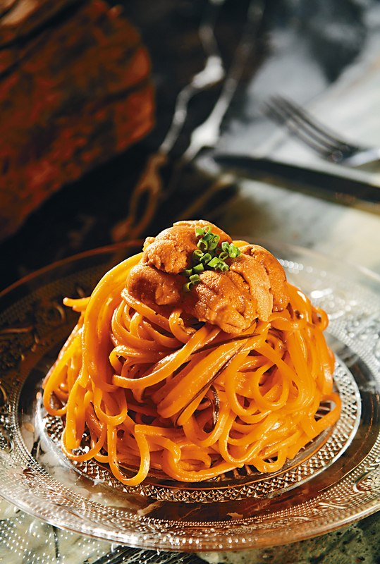 海膽意大利粉每條麵條沾上自家製的海膽醬汁，加上北海道海膽，鮮美可口。
