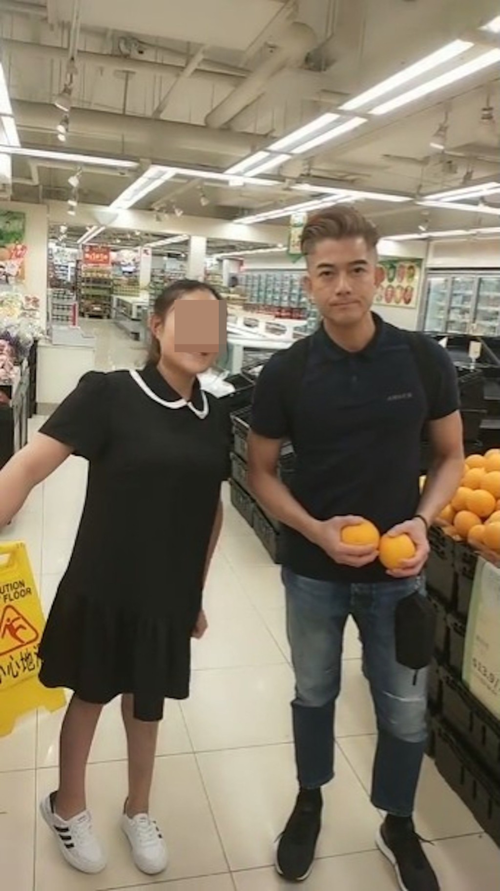 昨日有网民分享在内地超市野生捕获郭富城的影片。