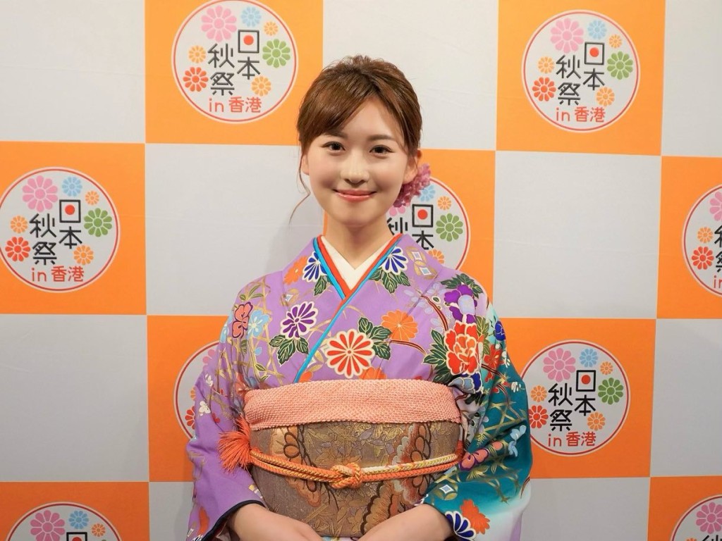 滨口爱子穿上日本传统装扮。