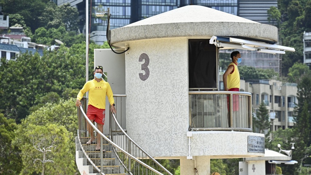 2026年公務員救生員人手編制為1498人，但實際人手只有1226人，職位空缺達272個，較2022年只有42個空缺，激增逾5倍。