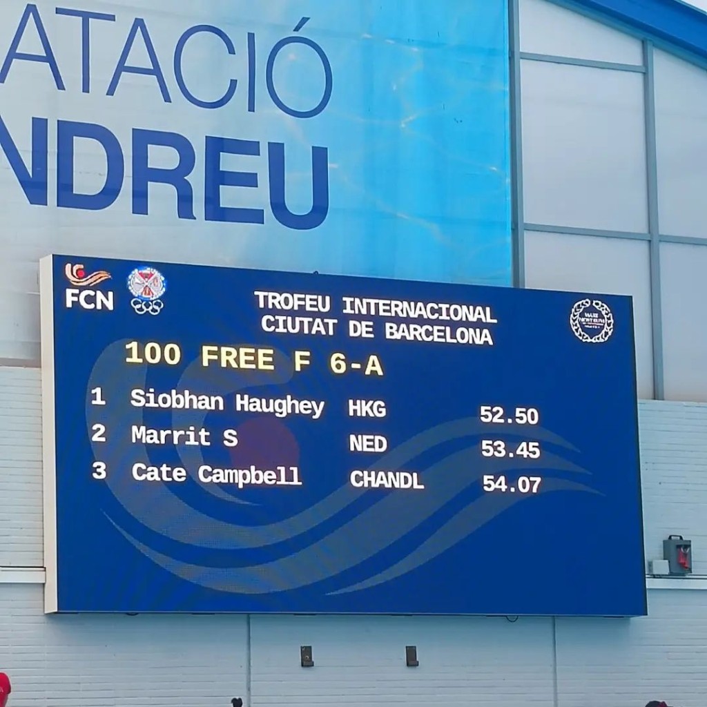何詩蓓於環地中海游泳賽巴塞隆拿站100米自由泳決賽，以今季世界第一快時間奪金。香港游泳教練會fb圖片