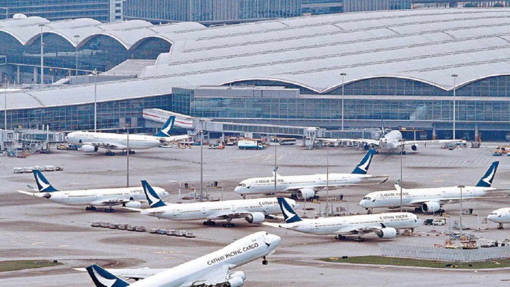 今日的赤鱲角國際機場大樓。資料圖片