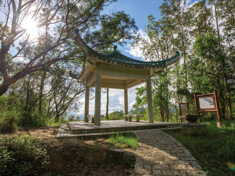 設有多個觀景亭、康體設施可供休息