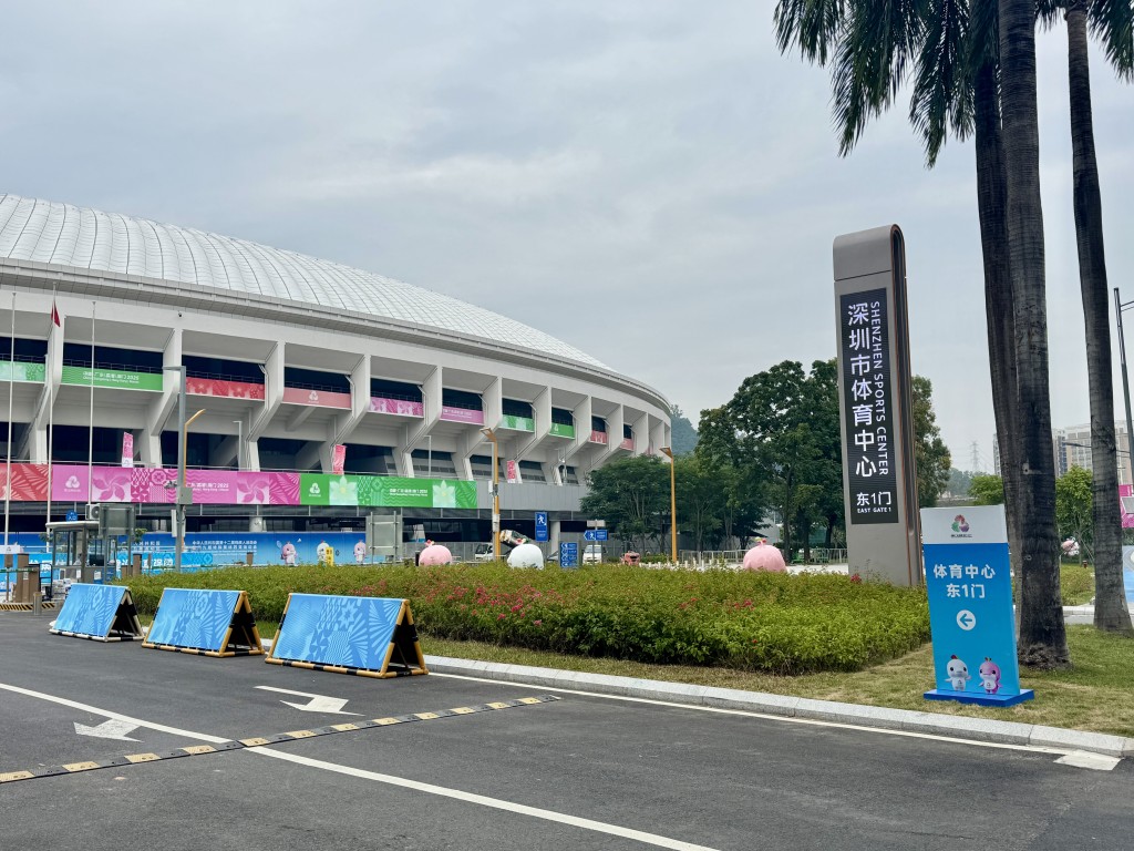 自駕停車入口為「深圳市體育中心東1門」。楊功煜攝
