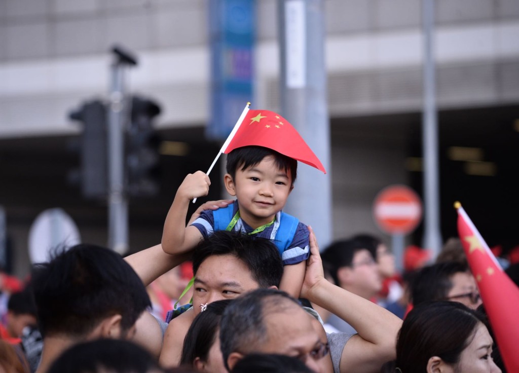 升旗儀式約2500人出席。